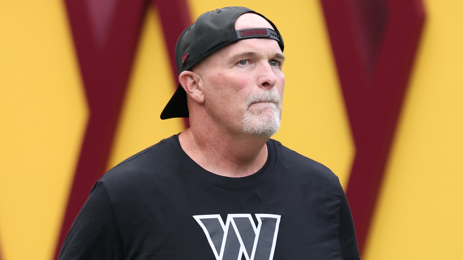 https://www.yardbarker.com/media/3/3/332755c1d030da47bf4d2418e81806d1dc342b9c/thumb_16x9/commanders-fans-soon-turn-on-hc-dan-quinn.jpg?v=1