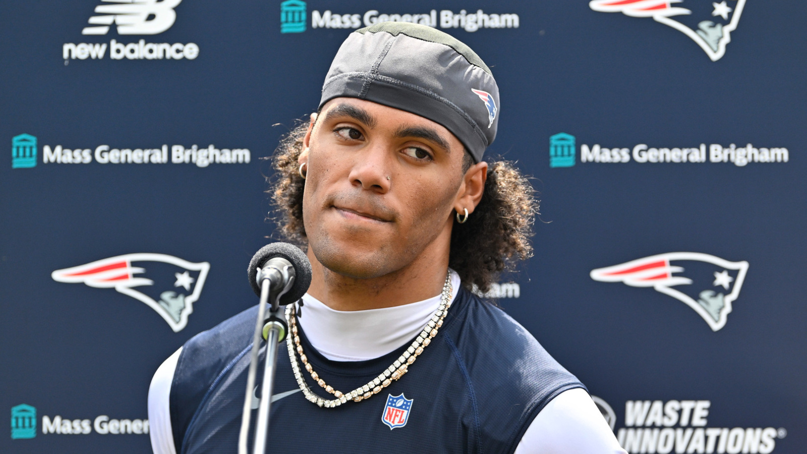 https://www.yardbarker.com/media/3/3/3339fde1aa5409c4f76103f4464c26fa0ada2bcd/thumb_16x9/christian-gonzalez-speaks-out-amid-frustrating.jpg?v=1