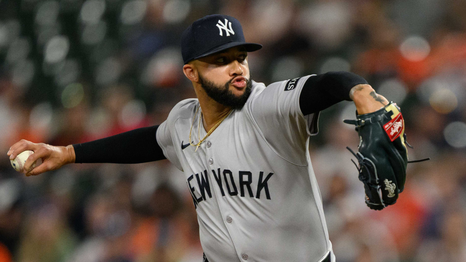 https://www.yardbarker.com/media/3/3/33805ad403591f849db8a6c32cb77cb627dbc7a7/thumb_16x9/yankees-must-bold-move-struggling-devin-williams.jpg?v=1