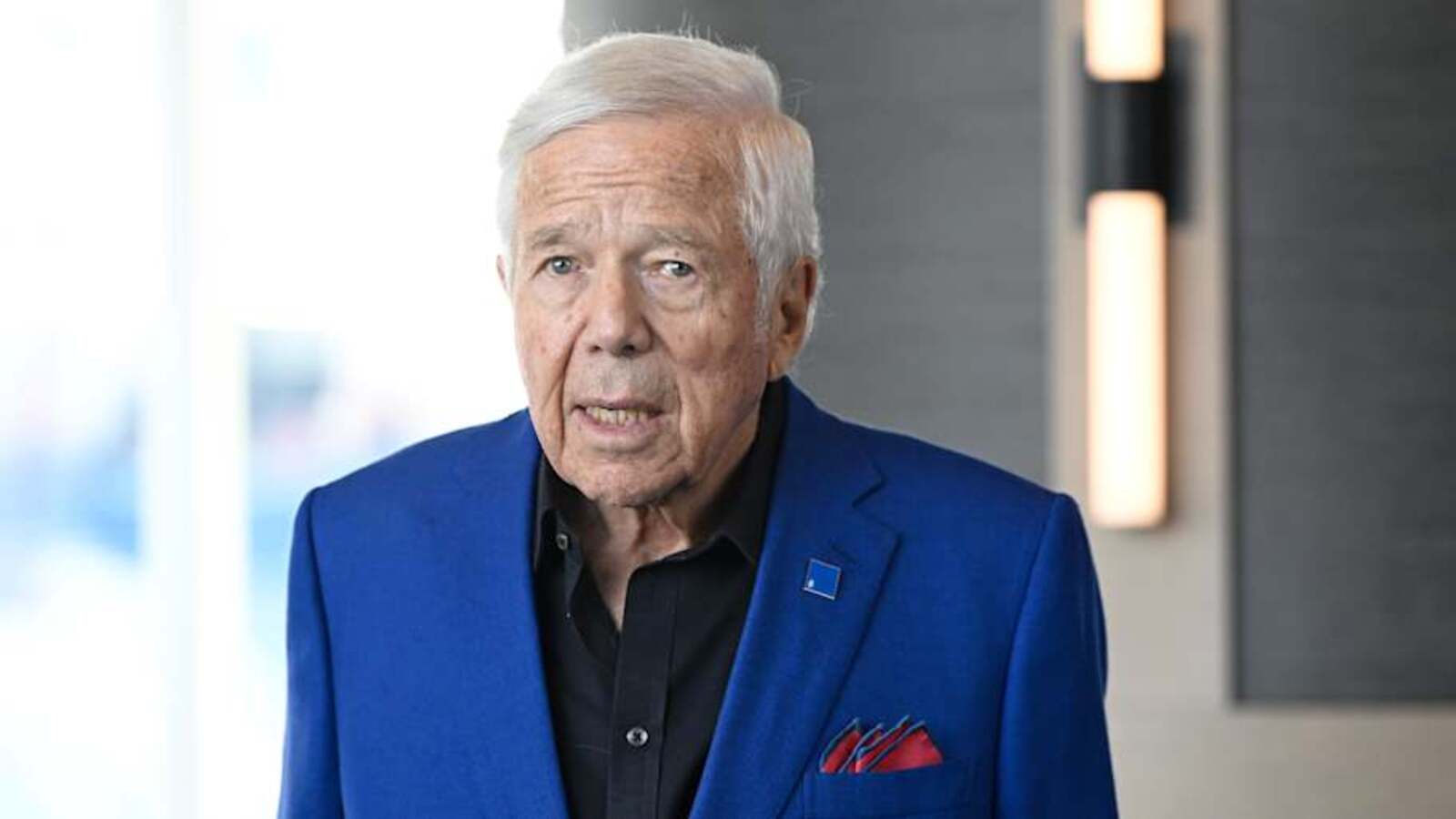 https://www.yardbarker.com/media/3/3/33e6a5b6eee514edde8cd33d4fcb40b389171190/thumb_16x9/01jvtpqgc0vma7eqk0fe.jpg