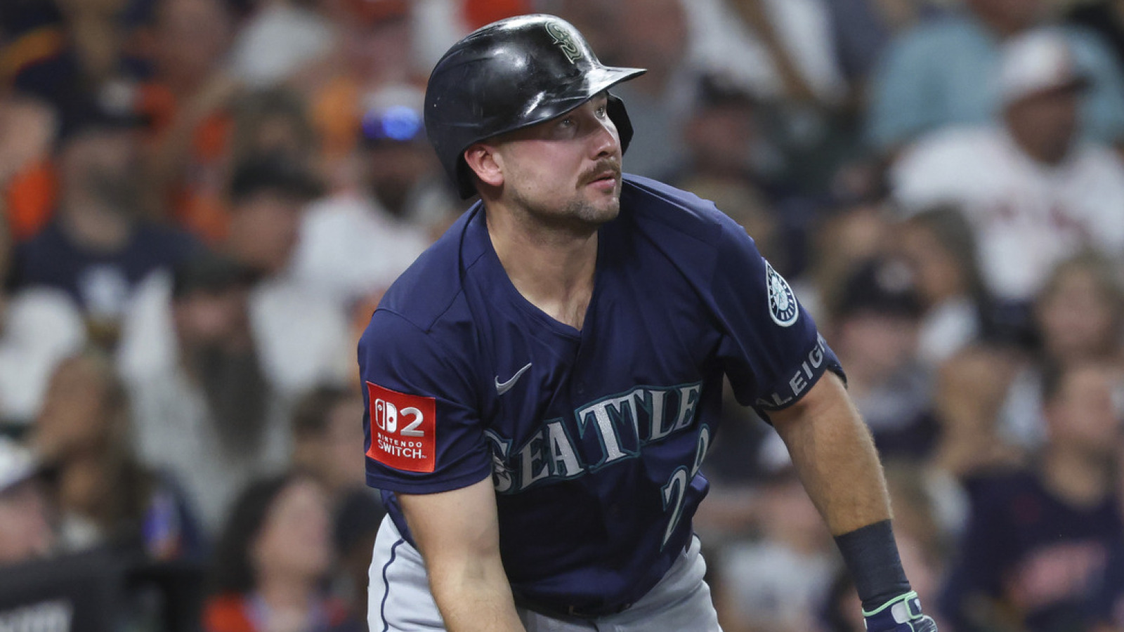 https://www.yardbarker.com/media/3/4/3434bee9e31333d8a15023c34a069a6055eb44ce/thumb_16x9/mariners-cal-raleigh-makes-team-history-vs-astros.jpg?v=1