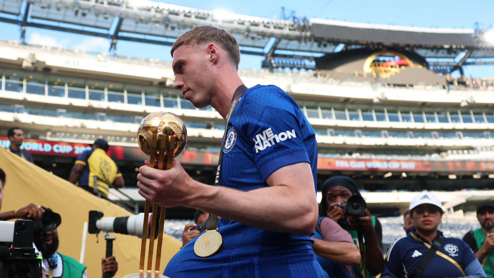 Report: Man United plot audacious move for 'best player in the Premier ...