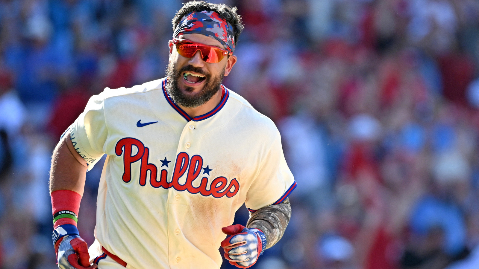 Kyle Schwarber ties Ryan Howard with an impressive home run feat
