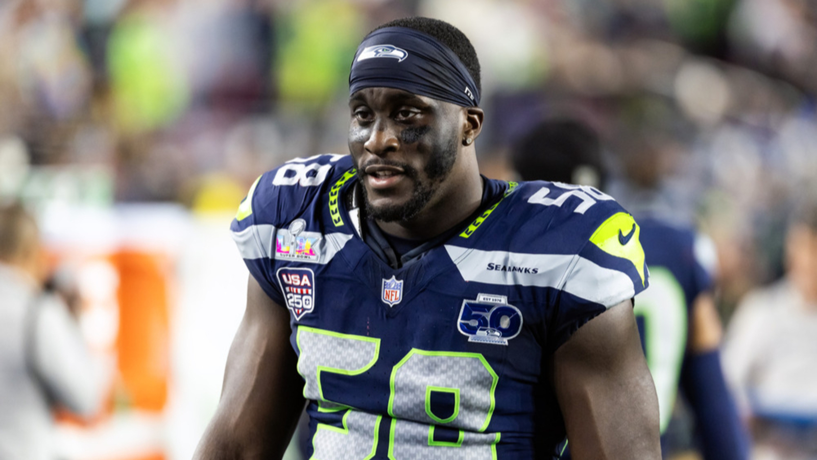 Seahawks sign Derick Hall to three-year, $42 million extension