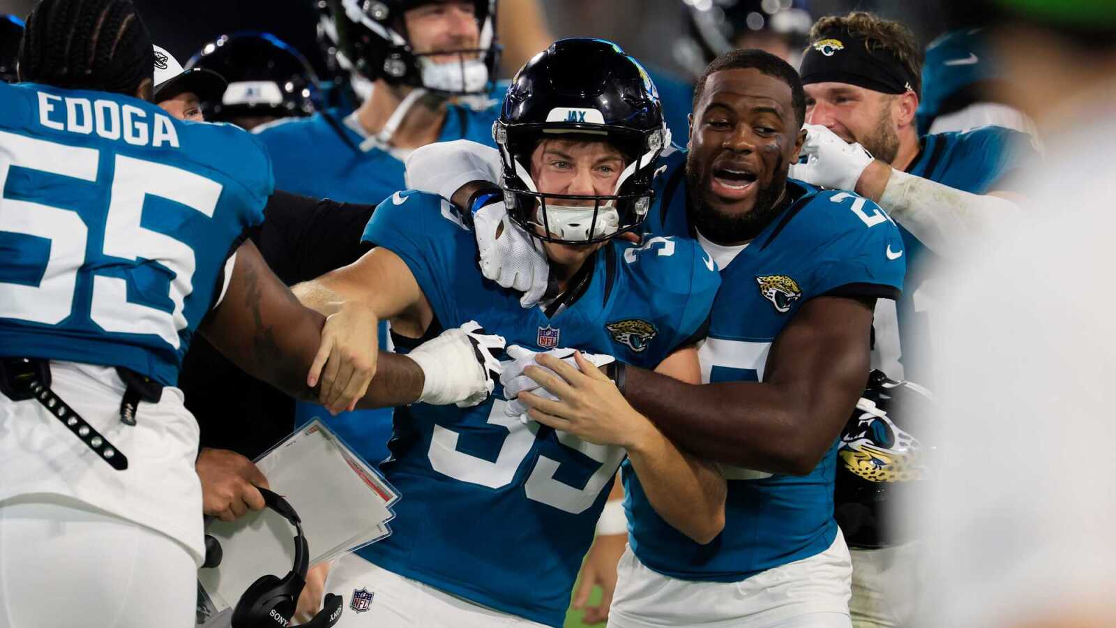 https://www.yardbarker.com/media/3/4/34e8dc13c02a5002083470b79af0144393a37902/thumb_16x9/jaguars-cam-little-makes-70-yard-field-goal.jpg?v=1