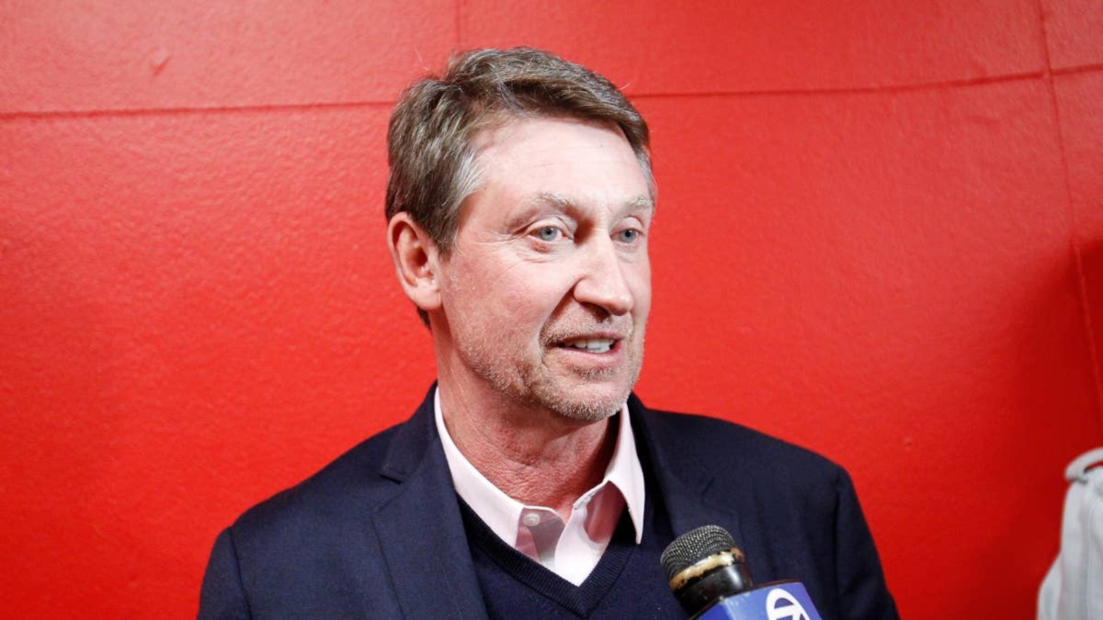 NHL Legend Wayne Gretzky Sends Strong Message on Maple Leafs' Gavin ...