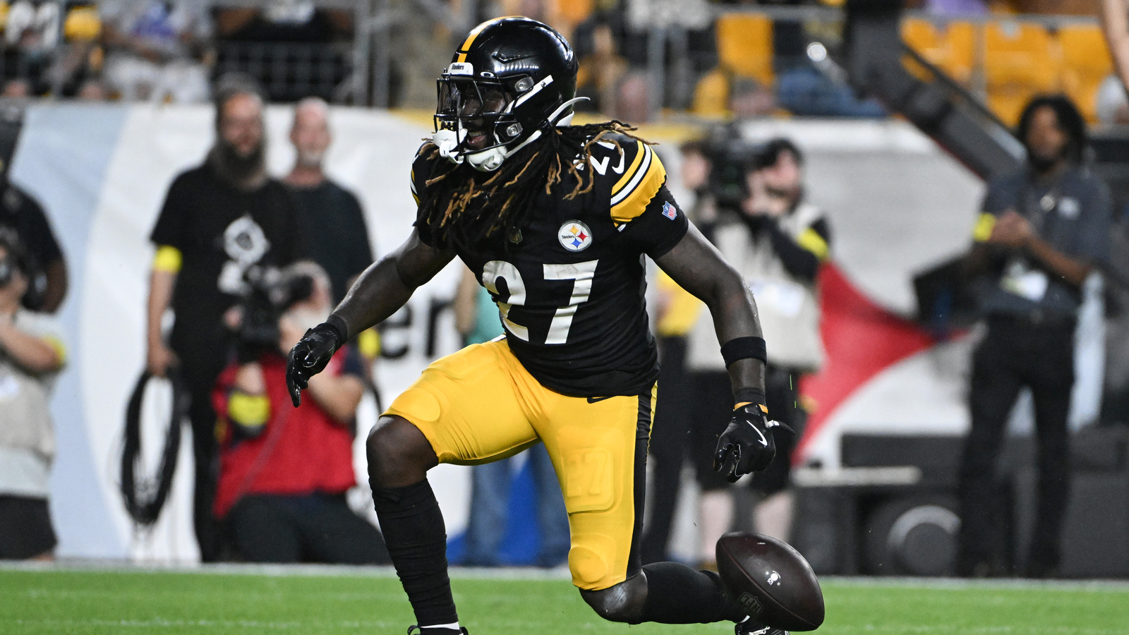 Titans Hosted Six Including RBs Trey Sermon & Zamir White
