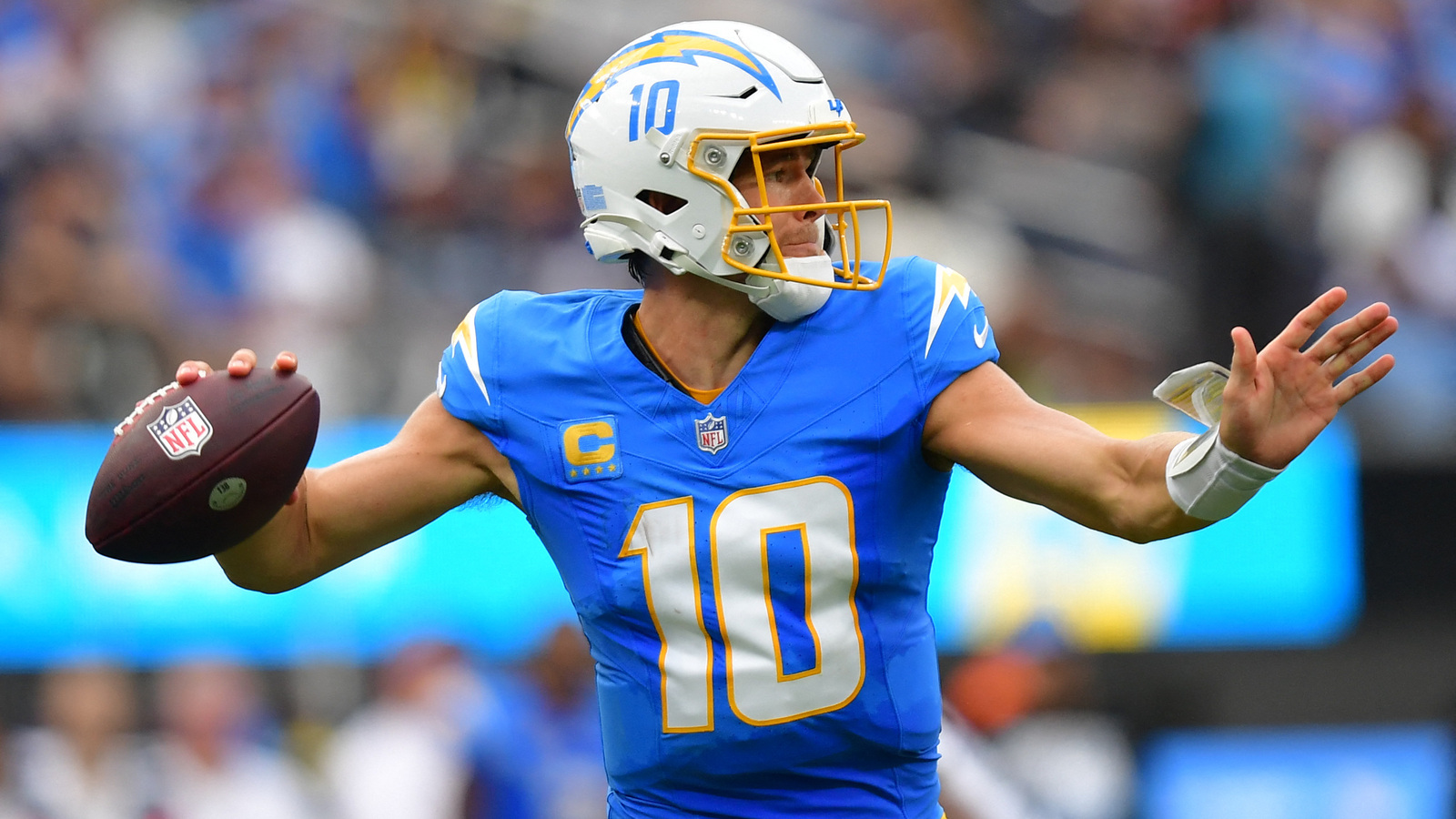 Justin Herbert fires back at question about Chargers’ leadership