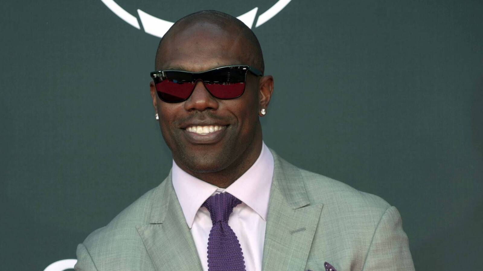Watch Terrell Owens loves him some Eagles fans Yardbarker