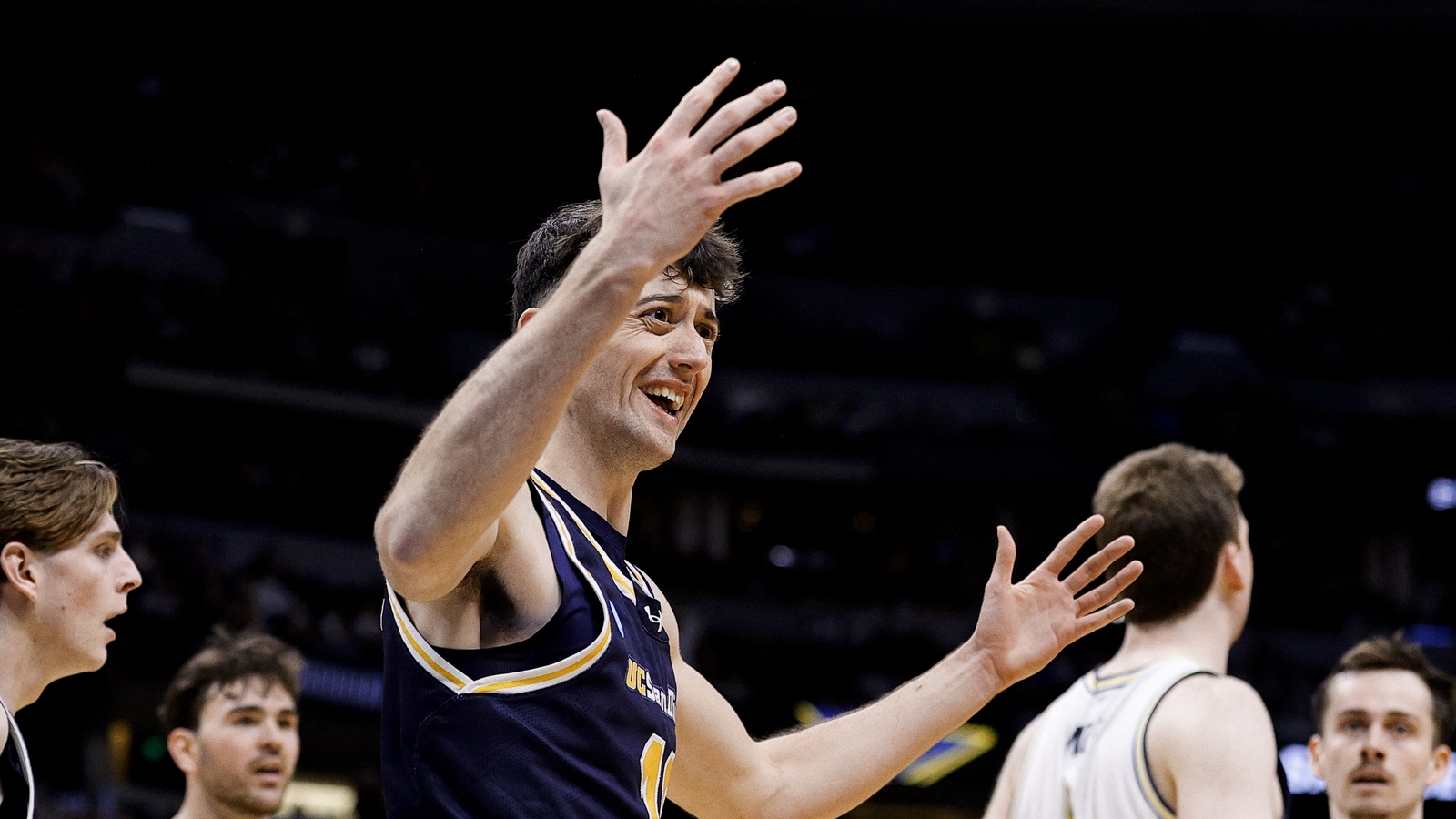 Lakers make pair of roster moves