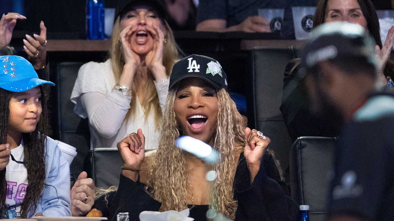 https://www.yardbarker.com/media/3/6/36d5a8ef495b7f5c613ed1c9be1b82abe950c0c8/thumb_16x9/serena-williams-her-daughter-olympia-left-cheers.jpg