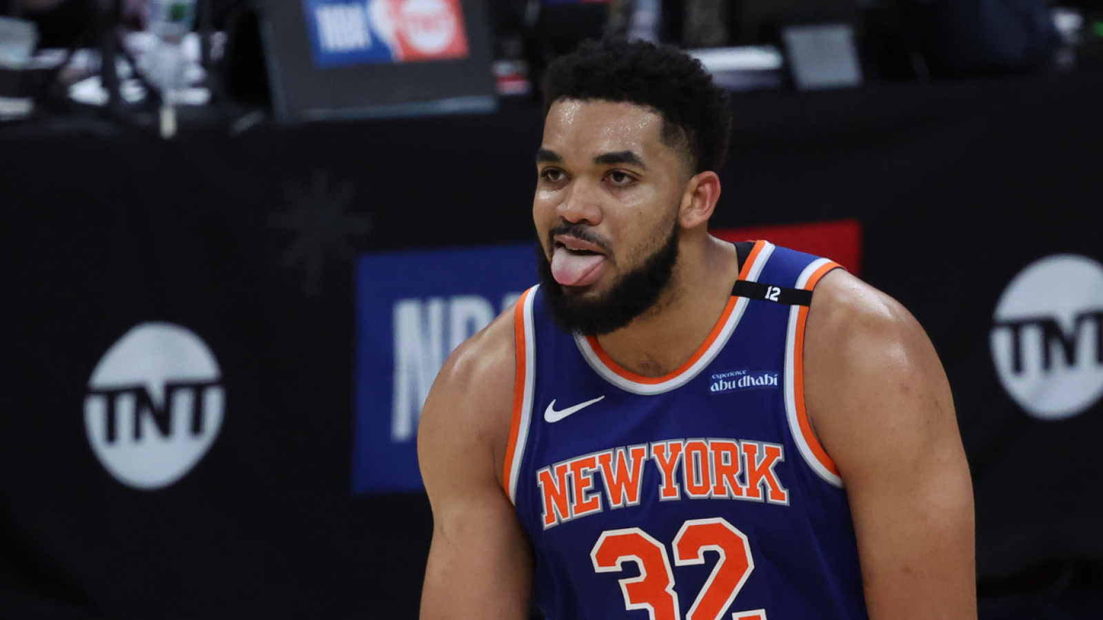 https://www.yardbarker.com/media/3/7/37403d3f9d40cad1040c20d283123297ae21e02a/thumb_16x9/knicks-rally-20-points-down-beat-pacers-game-3.jpg?v=1