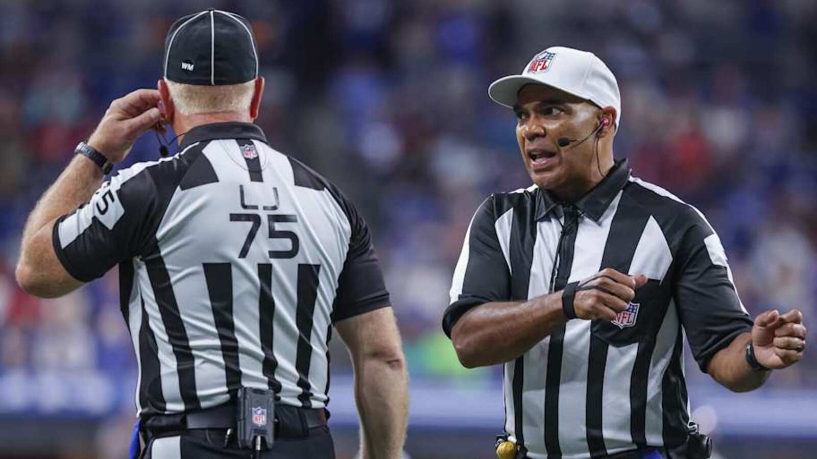 Who are the announcers and referees for Eagles vs. Browns today