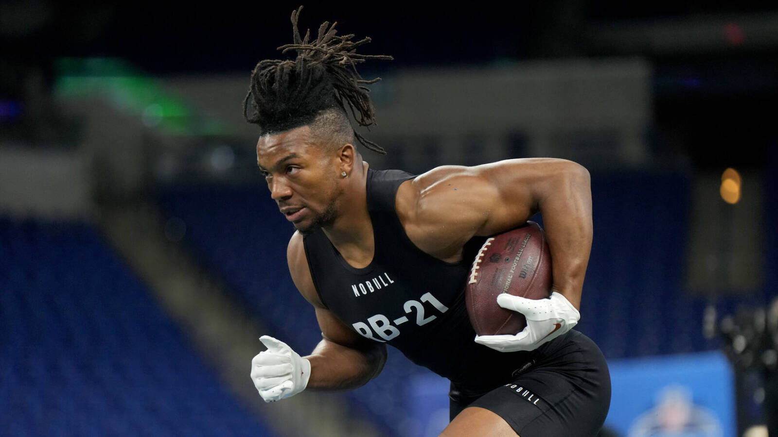 Draft expert believes Cowboys are bullish on Texas RB - Vimarsana News