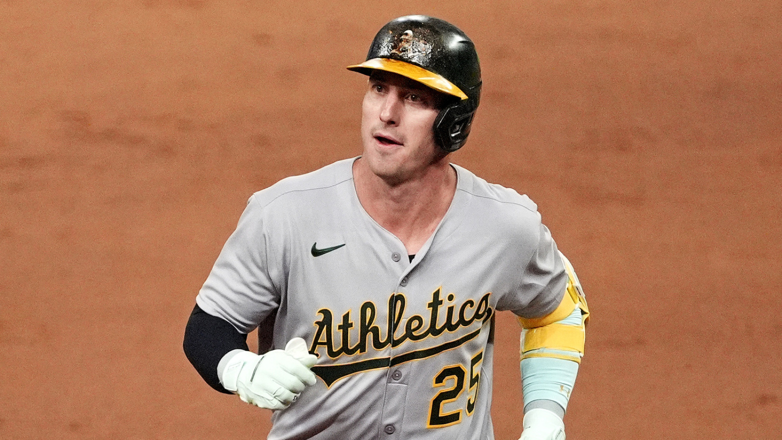 https://www.yardbarker.com/media/3/7/377a3af3ce786ae6540bd4487b880970c28e23e3/thumb_16x9/athletics-star-shuts-down-trade-speculation-ahead.jpg?v=1