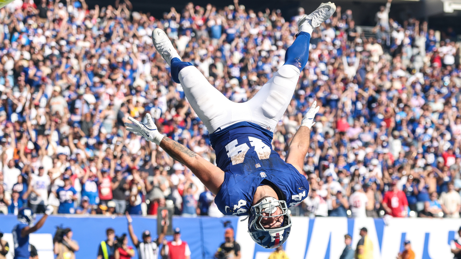 https://www.yardbarker.com/media/3/7/3785c6ed99fc9d790254892d0ed5be8c38c4d69d/thumb_16x9/giants-players-hilariously-best-cam-skattebo.jpg?v=1