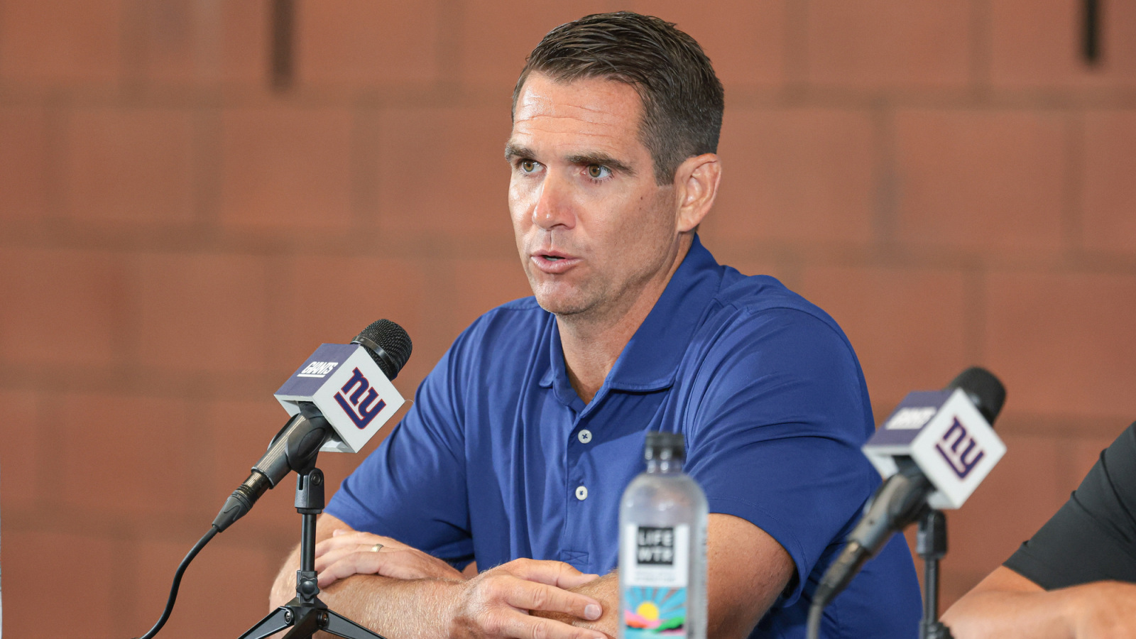 https://www.yardbarker.com/media/3/7/37894750d38169294e53d0e520b878a1eb0f8845/thumb_16x9/giants-gm-one-last-call-titans-potential-draft.jpg?v=1