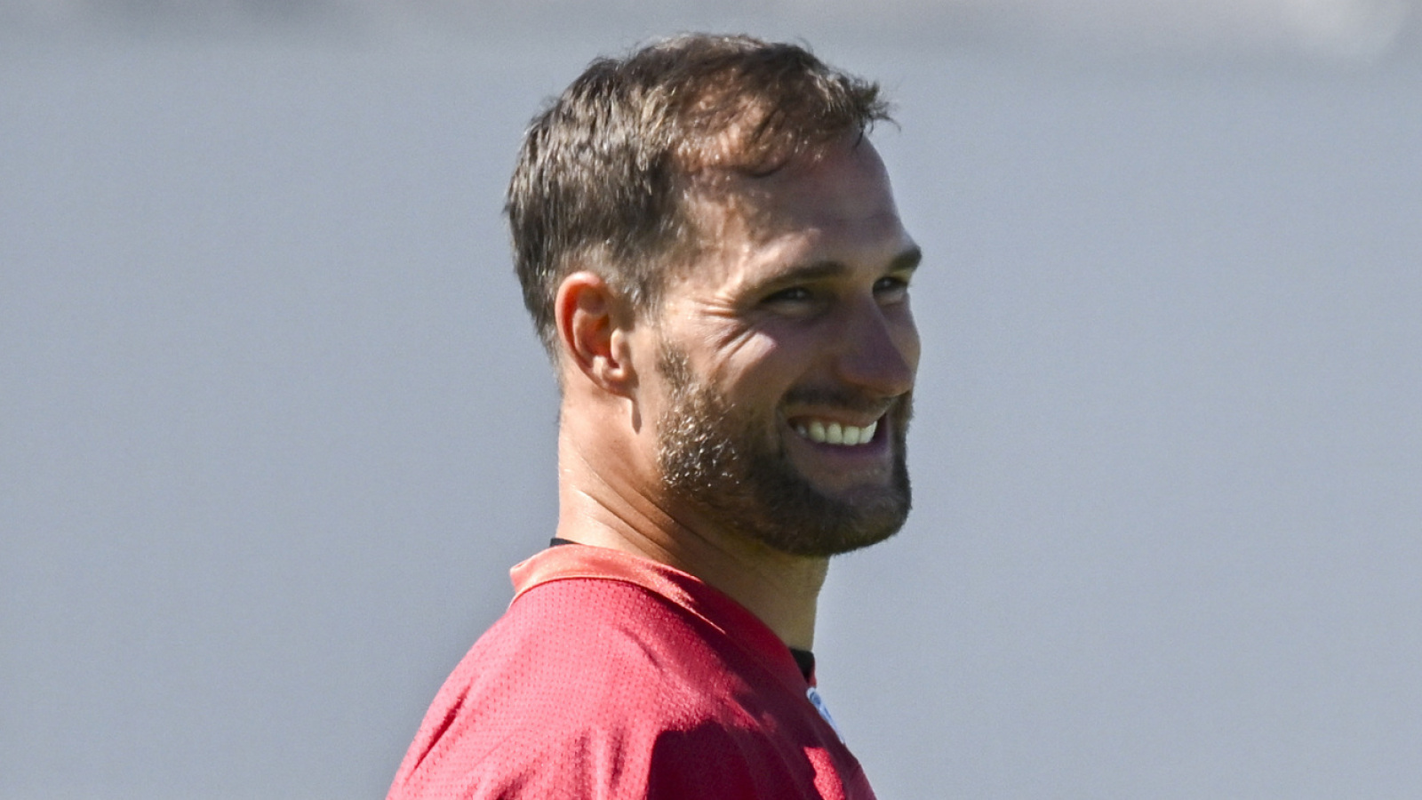 https://www.yardbarker.com/media/3/7/37d0e615f5412ffc51594cecb9c6f1bac4f0916c/thumb_16x9/raiders-kirk-cousins-sounds-off-on-grass-vs.jpg?v=1