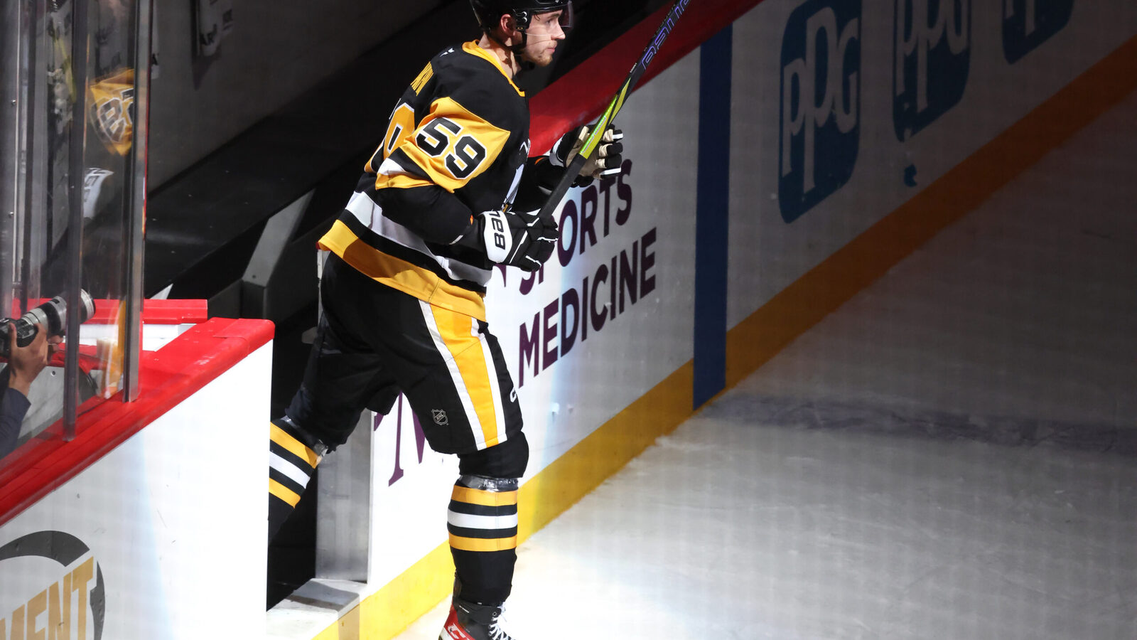 Penguins sign Chinakhov, three others to contracts