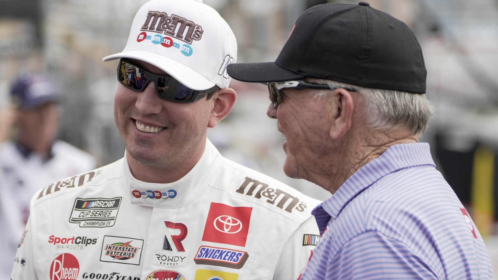 https://www.yardbarker.com/media/3/7/37f969f90c732bdf6b465fc81db59e0d47d35e7c/thumb_16x9/kyle-busch-once-told-joe-gibbs-his-cars-sucked.jpg