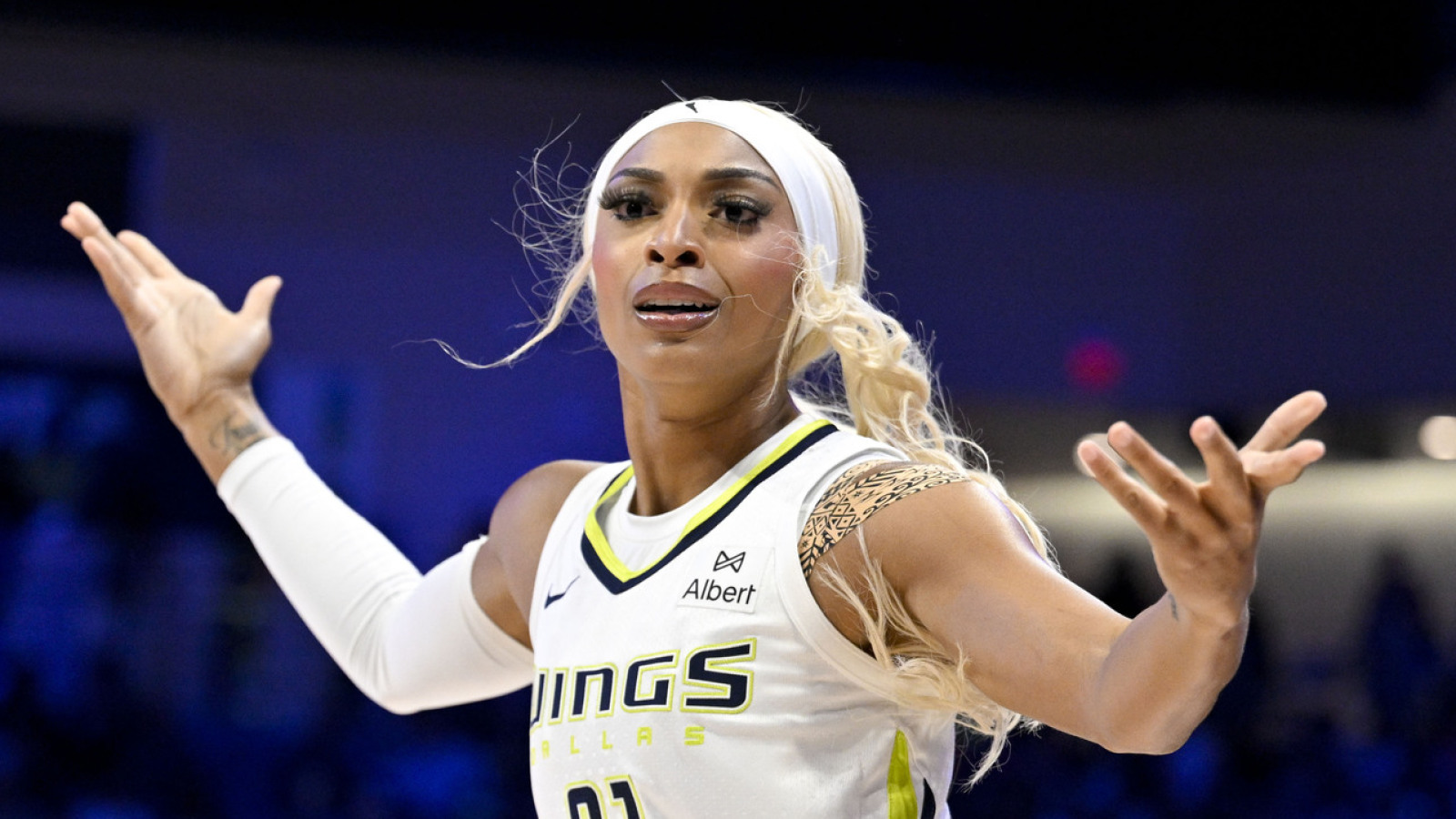 https://www.yardbarker.com/media/3/8/3802f7594ef5a5bf776c2e048762a5d8573fc496/thumb_16x9/lynx-clear-championship-favorite-blockbuster-trade.jpg?v=1