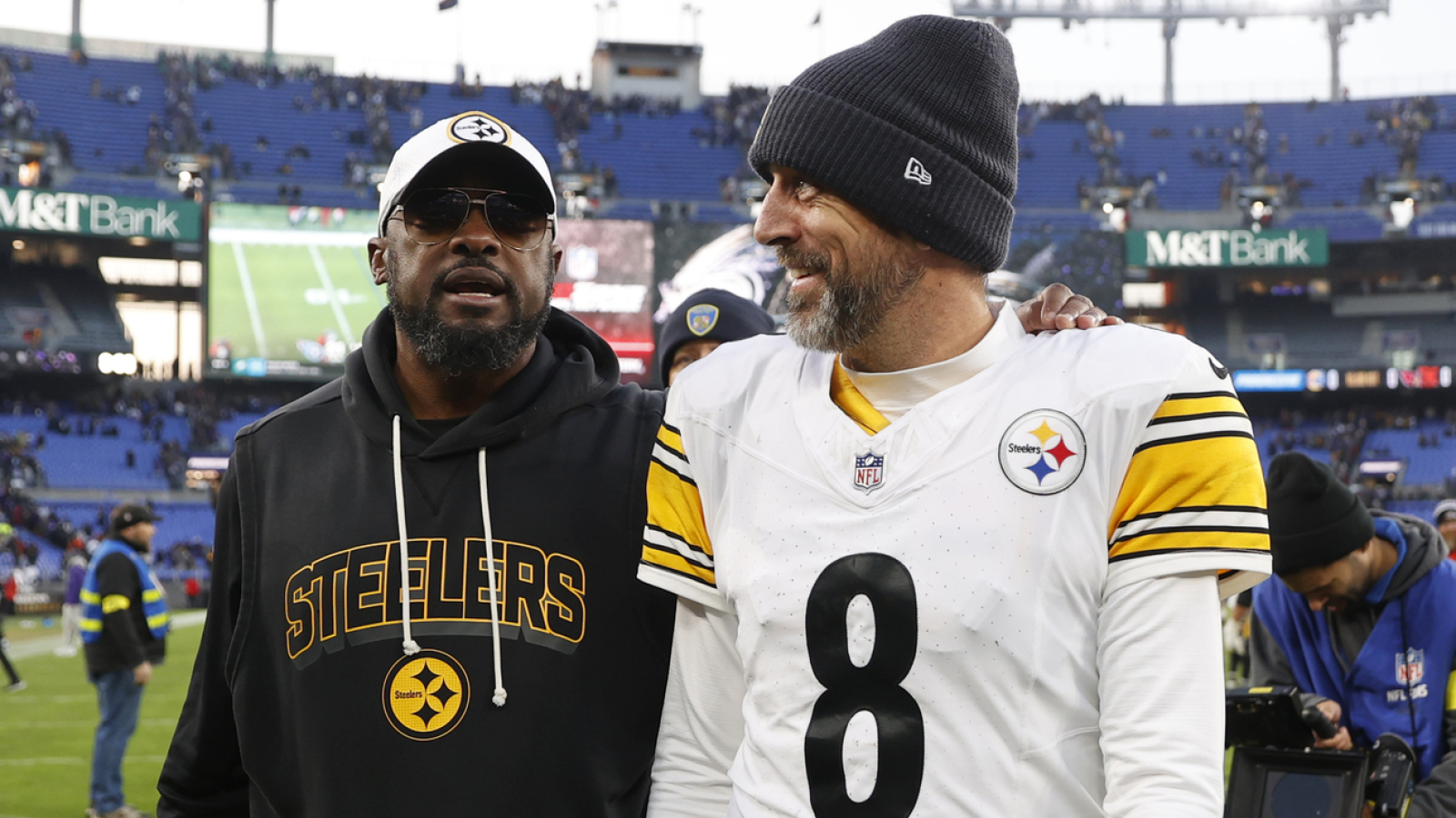 https://www.yardbarker.com/media/3/8/386f37d2609152193ca5d7a25ee839dfaa892f14/thumb_16x9/steelers-aaron-rodgers-defends-hc-mike-tomlin.jpg?v=2