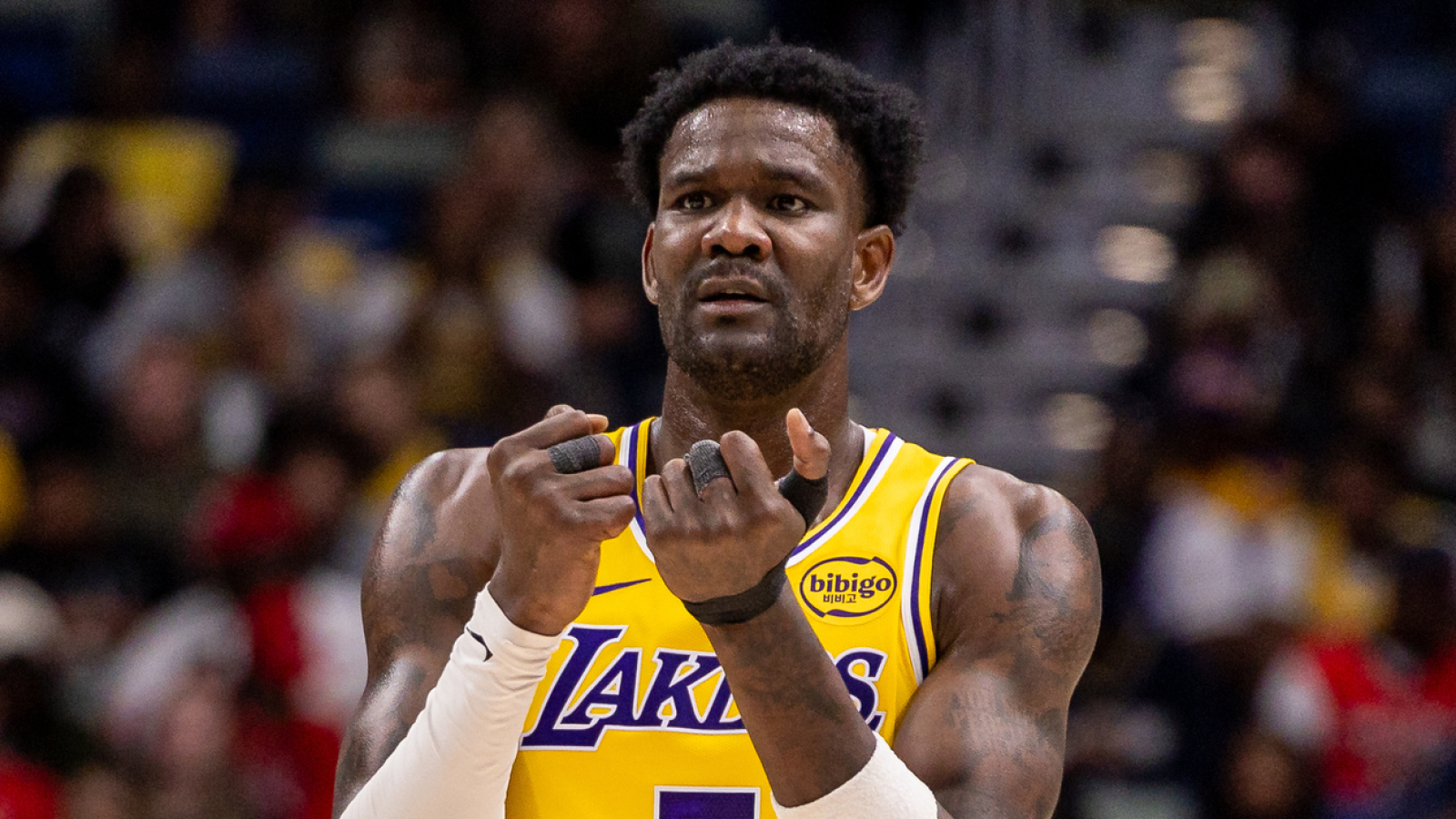 https://www.yardbarker.com/media/3/8/3897857500330c6f07a7c2dd62c9a874d98ad91c/thumb_16x9/deandre-ayton-slams-lakers-over-role-clint-capela.jpg?v=1