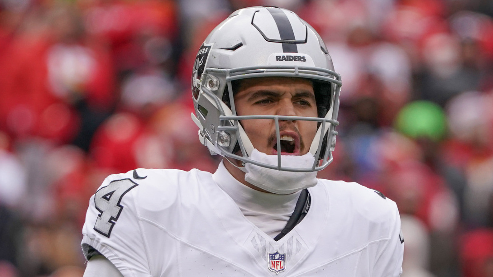 Insider shares which Raiders QB is leading competition