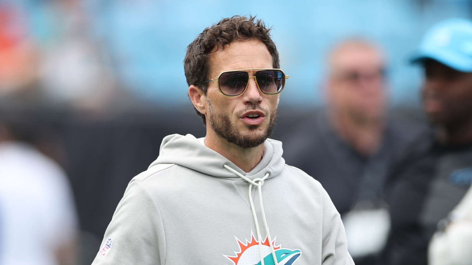 https://www.yardbarker.com/media/3/8/38ce7d709ec6bb03f3ae94590c1279538e96ed60/thumb_16x9/dolphins-hc-mike-mcdaniels-latest-admission.jpg?v=1