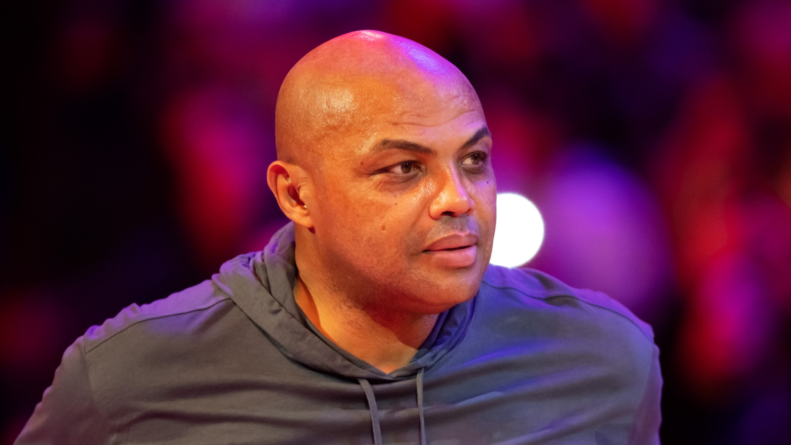 https://www.yardbarker.com/media/3/8/38eb8fec94e6779424d17e1602725b0ebc658508/thumb_16x9/charles-barkley-rips-nba-unfair-treatment-nuggets.jpg?v=1