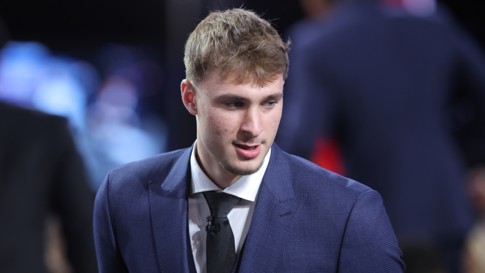 https://www.yardbarker.com/media/3/8/38efd3322bf8b51f505afcfe664d252085affeb5/thumb_16x9/flagg-captured-10-facts-mavs-18-year-old-1-pick.jpg?v=1