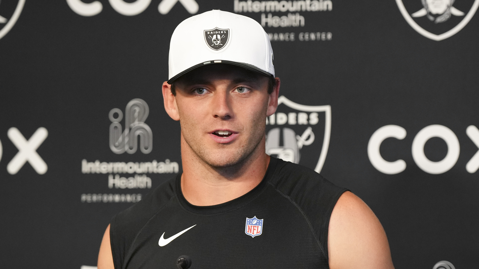 Raiders get an untimely injury update on Brock Bowers