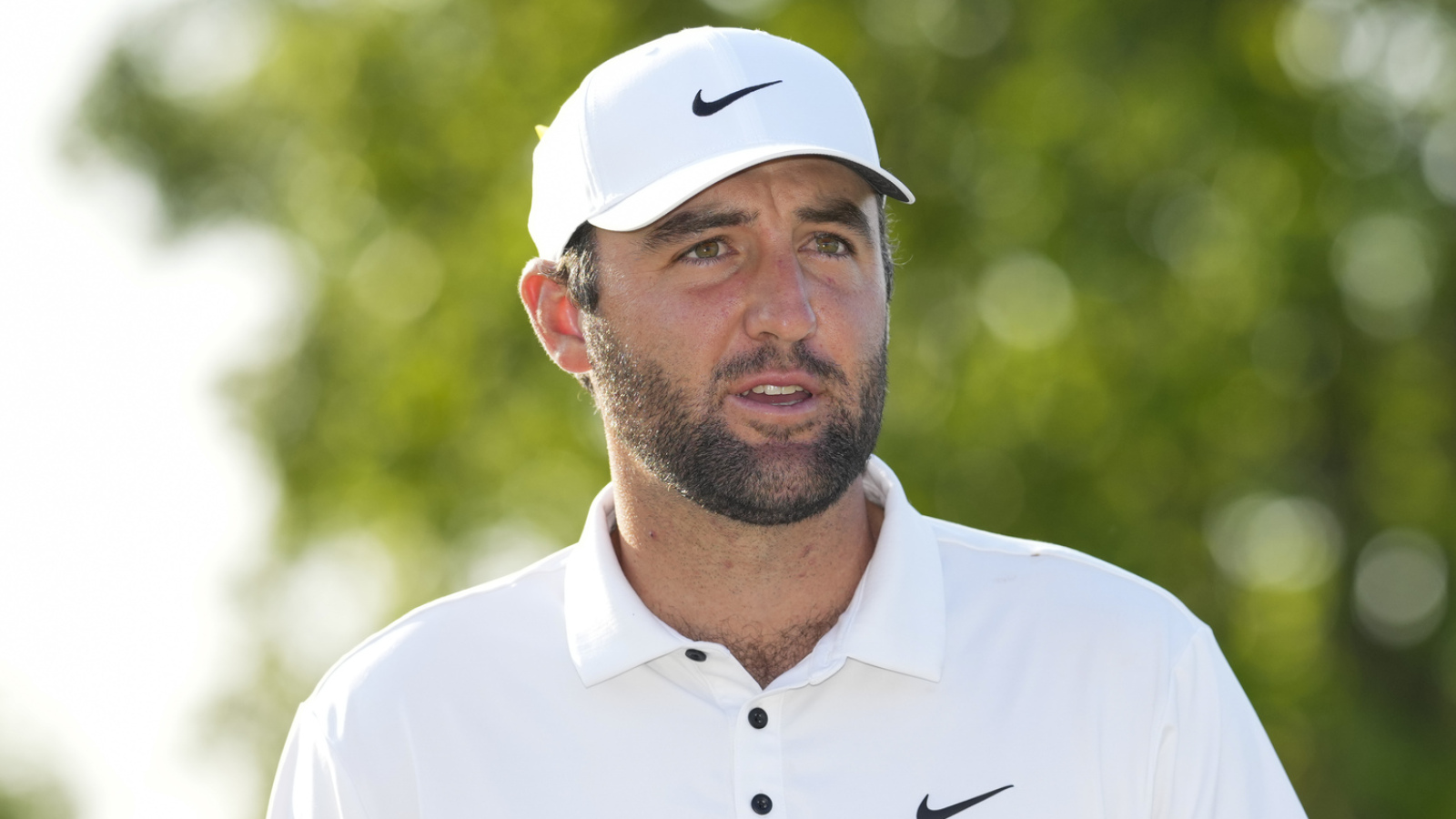 https://www.yardbarker.com/media/3/9/39882b42c2b7df91064e8df885f15f1d865b13e7/thumb_16x9/scheffler-draws-tiger-woods-comparisons-open.jpg?v=1
