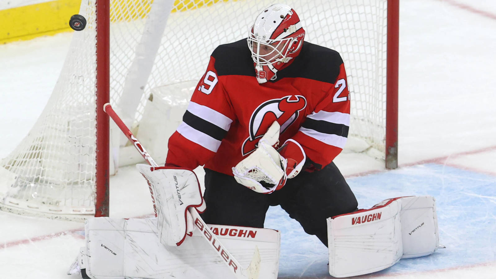 New Jersey Devils' MacKenzie Blackwood makes painful save vs. Islanders