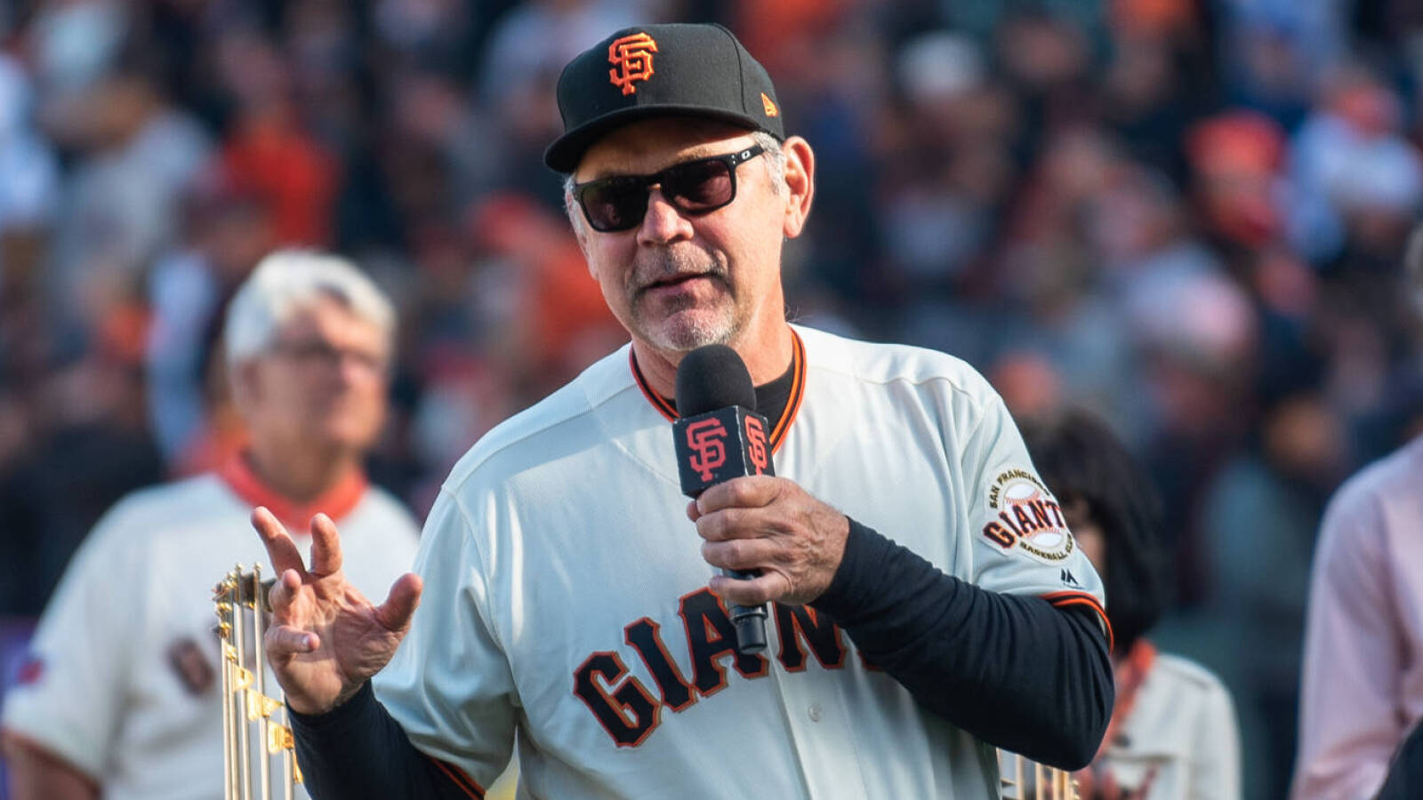 Rangers hire Bruce Bochy as manager with three-year deal