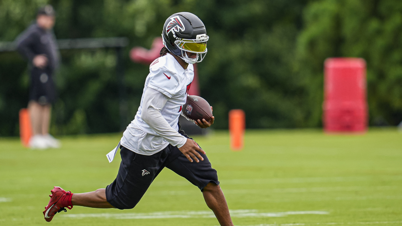 Bijan Robinson Signs Three-Year Extension with Falcons