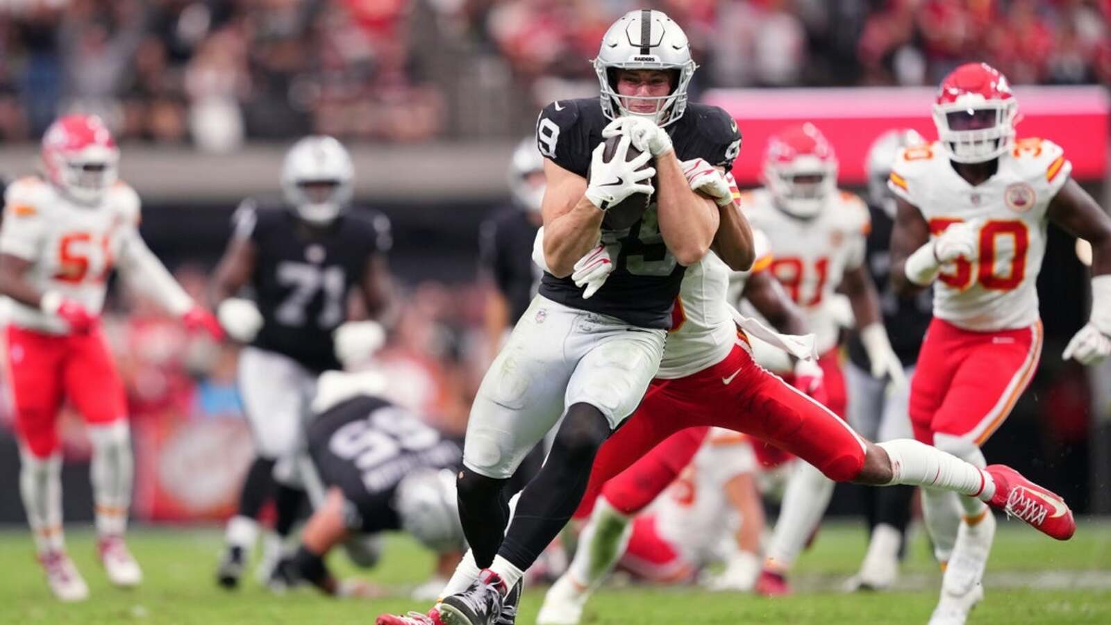 Patriots Prepare for Raiders' Tight End Challenge Amid Injuries