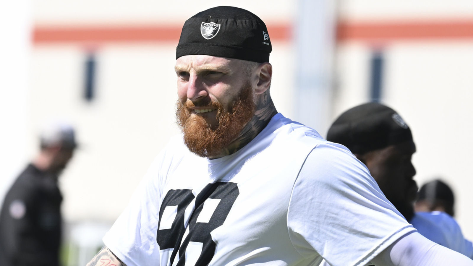 https://www.yardbarker.com/media/3/a/3a88cc8fe54576f594c642db2e4912f7b172edc3/thumb_16x9/raiders-insider-gives-massive-maxx-crosby-update.jpg?v=1