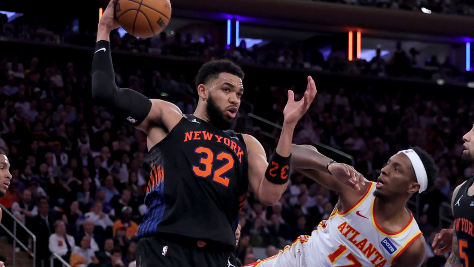 Knicks seize control of series with Game 5 domination vs. Hawks