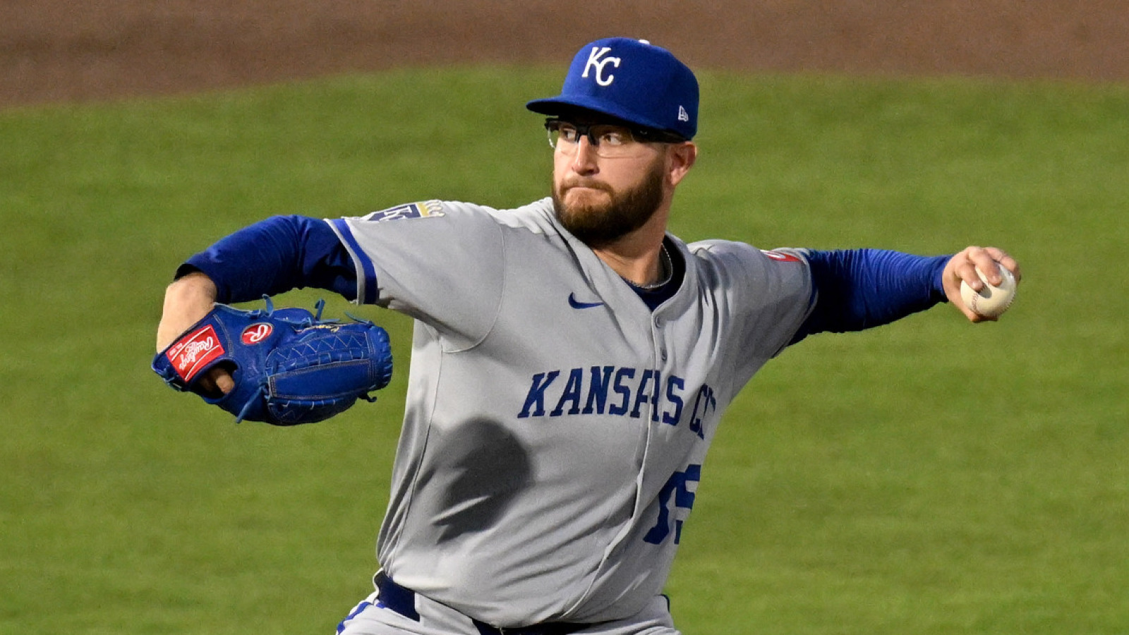 https://www.yardbarker.com/media/3/a/3a9d59a33cab3ee5e0183767a589adc74d449570/thumb_16x9/royals-pitcher-excels-debut-continues-teams.jpg?v=1
