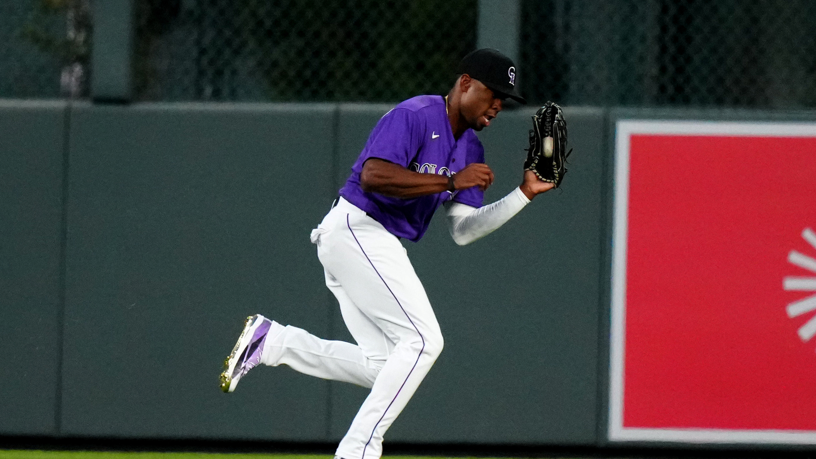 Wynton Bernard makes debut after 10 years in minor leagues Yardbarker