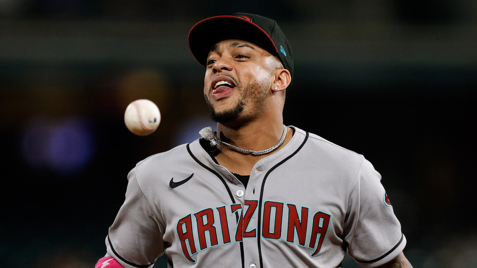 https://www.yardbarker.com/media/3/a/3ae8e70285462714a26644a37cf9a8ac55ba1989/thumb_16x9/report-diamondbacks-ketel-marte-causing.jpg?v=1