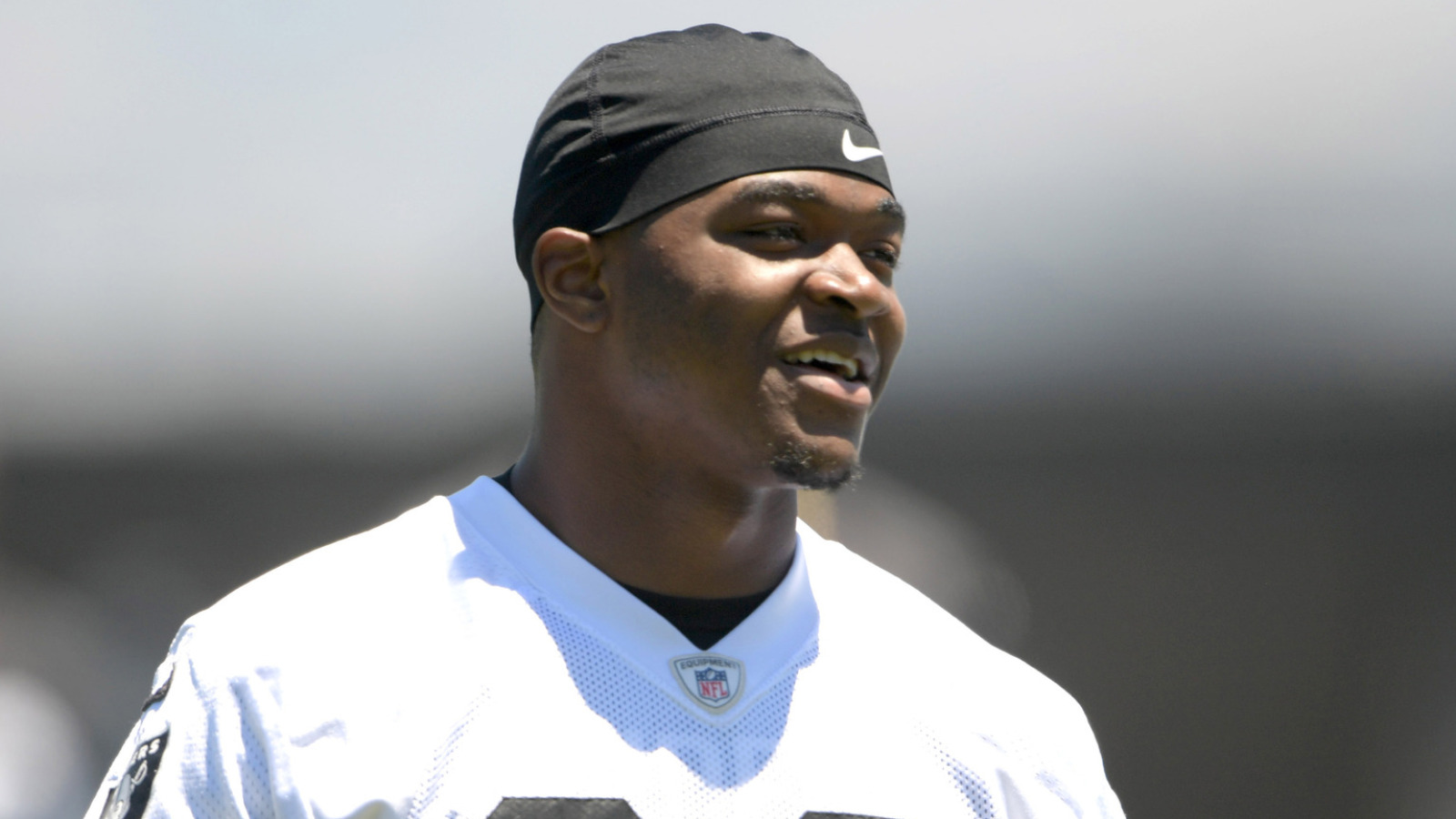 https://www.yardbarker.com/media/3/b/3b025446f01c357233dfa8bba2622eb48b681887/thumb_16x9/five-time-pro-bowl-wr-retiring-recent-raiders.jpg?v=1