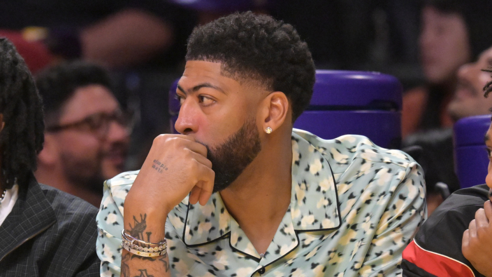 https://www.yardbarker.com/media/3/b/3b0526a5a98e1df2eda798244c099a3c1c5928c9/thumb_16x9/wizards-remain-full-blown-tank-mode-anthony-davis.jpg?v=1
