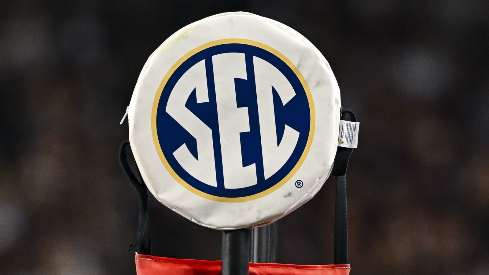 Battle for highly sought-after OT recruit could come down to two SEC programs Battle for highly sought-after OT recruit could come down to two SEC programs