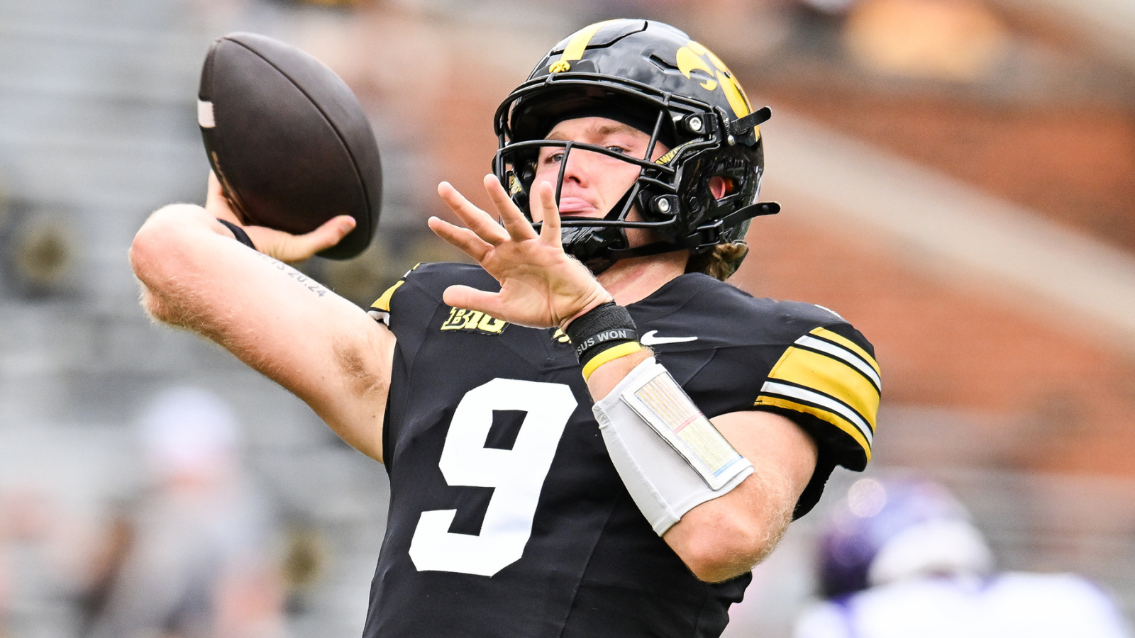 https://www.yardbarker.com/media/3/c/3c174dc44b3b7329e141733c4107f70148ccb430/thumb_16x9/iowa-stuns-michigan-walk-off-touchdown-on-bonus.jpg?v=1