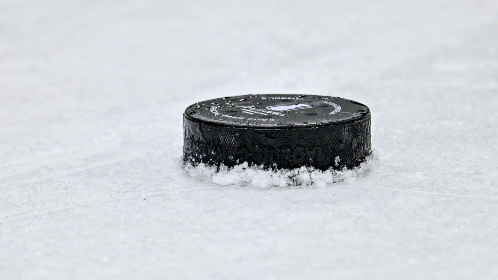 Islanders down to one remaining RFA after latest signing