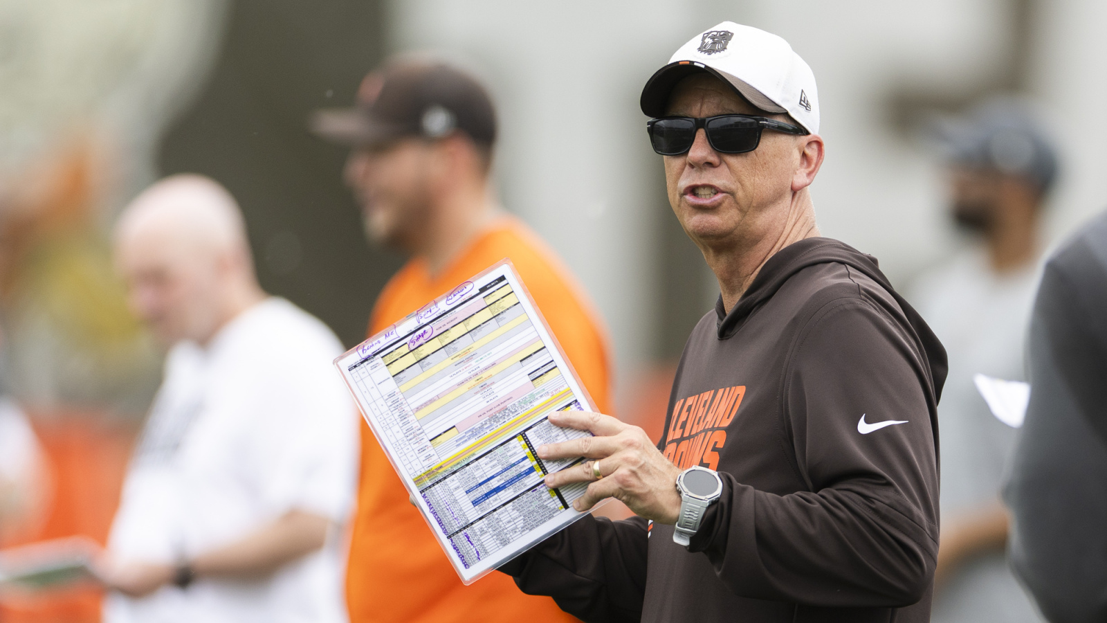 https://www.yardbarker.com/media/3/c/3c2ec0d27dccb776ac82d8ca8776bf8a4530a0f7/thumb_16x9/browns-monken-choose-winner-sanders-watson.jpg?v=1