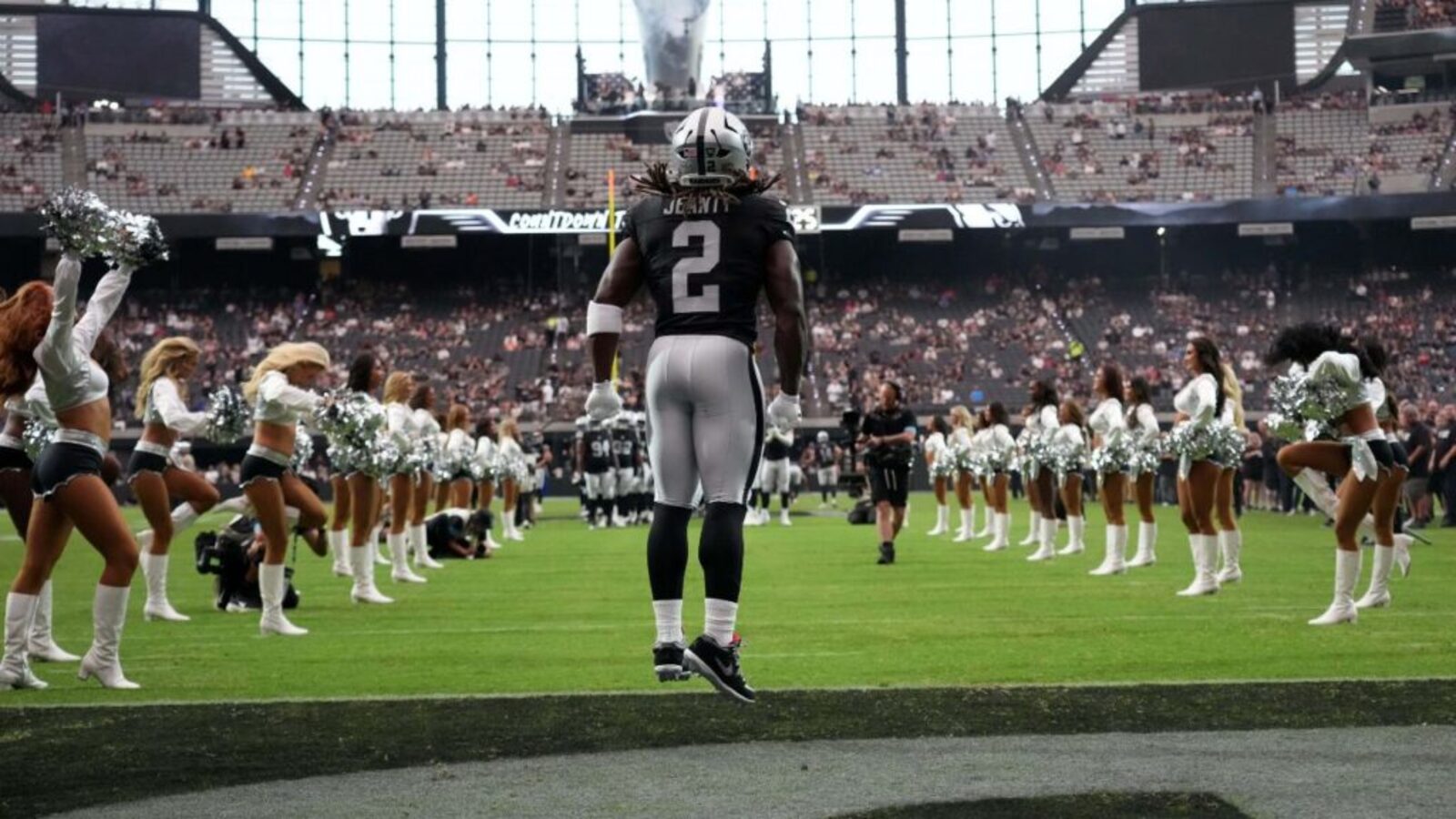 Ashton Jeanty Avoids Serious Injury After Sprained Ankle