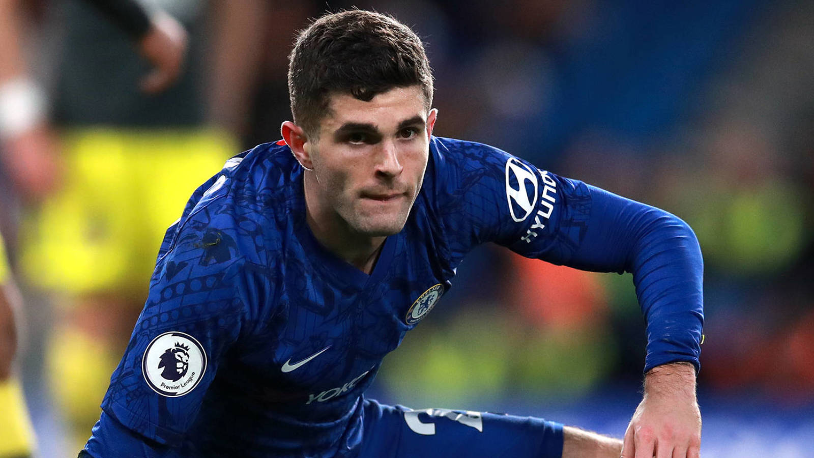 Chelsea's Christian Pulisic leaves FA Cup final with hamstring injury